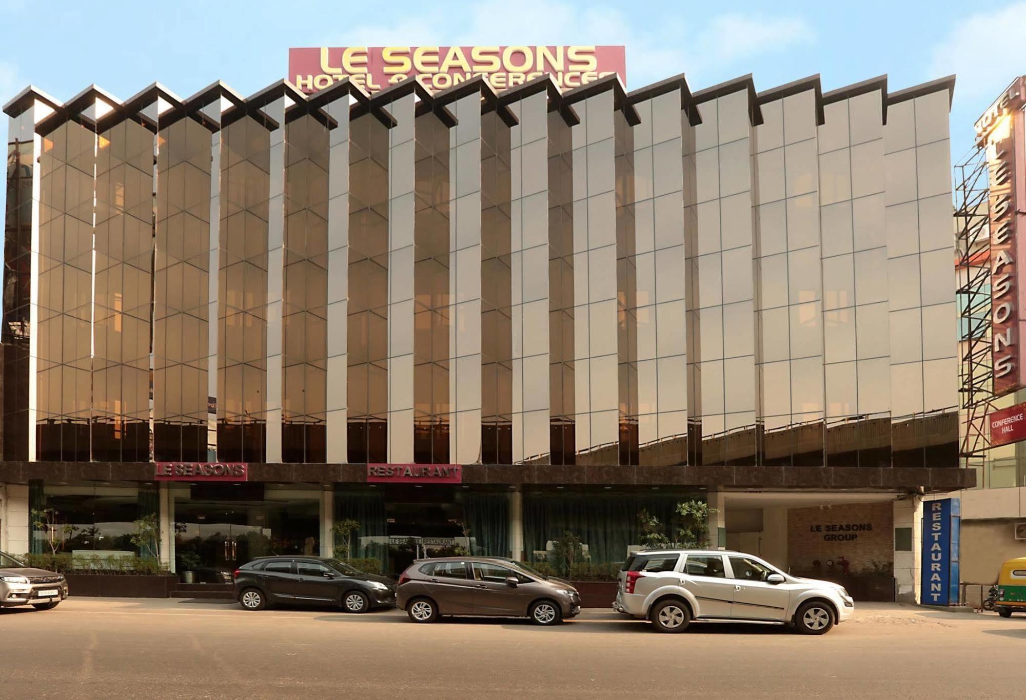 Airport Hotel Le Seasons New Delhi Eksteriør bilde